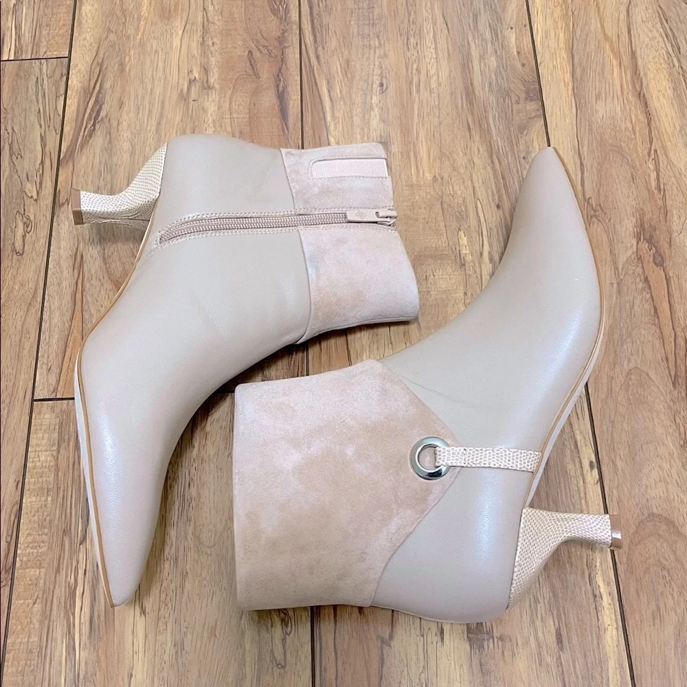 NIB DONALD PLINER Cindia Leather Bootie in Sand
